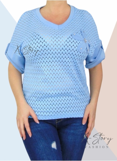 Elöl lyukacsos anyagú, virággal díszített felső (világoskék)