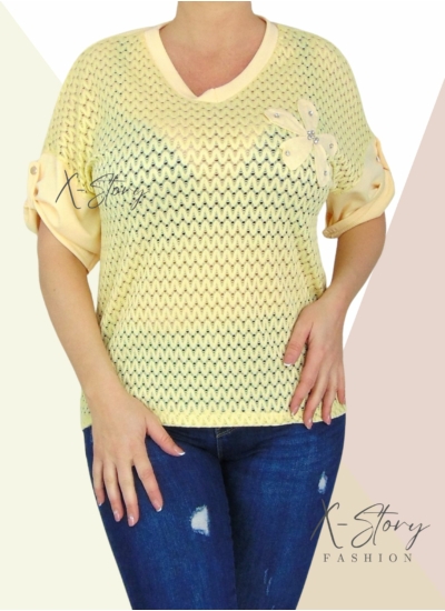 Elöl lyukacsos anyagú, virággal díszített felső (sárga)