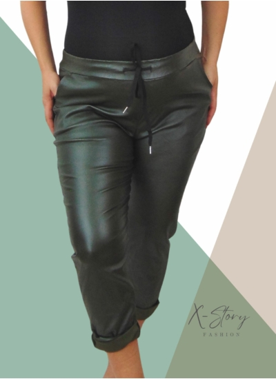 Nagyméretű bőrhatású , gumis derekú nadrág (khaki)