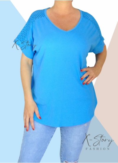 Vállán horgolt, hátul hosszított, laza fazonú felső (babakék)