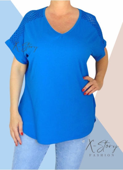 Vállán horgolt, hátul hosszított, laza fazonú felső (királykék)