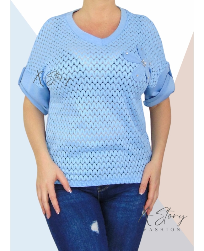 Elöl lyukacsos anyagú, virággal díszített felső (világoskék)