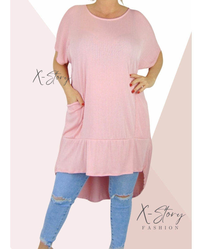 Anyagában csíkos, hátul hosszított, zsebes tunika (púder)