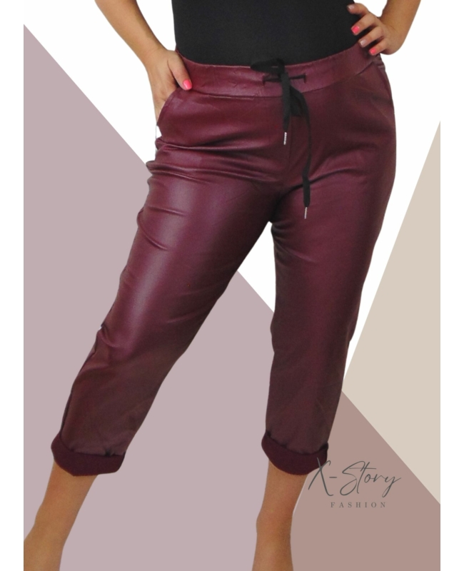 Nagyméretű bőrhatású , gumis derekú nadrág (bordó)