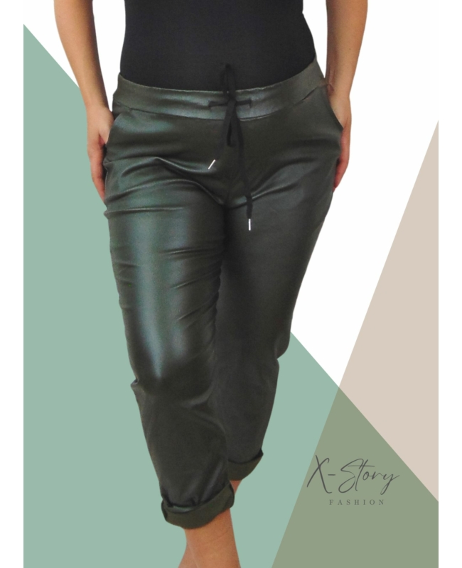 Nagyméretű bőrhatású , gumis derekú nadrág (khaki)