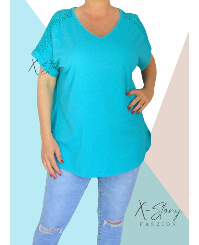 Vállán horgolt, hátul hosszított, laza fazonú felső (türkiz)