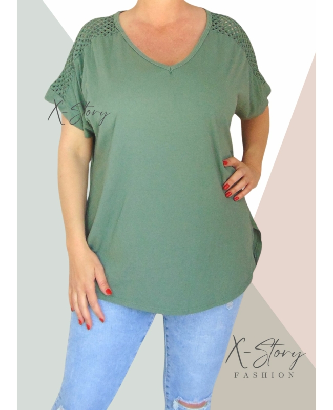 Vállán horgolt, hátul hosszított, laza fazonú felső (khaki)