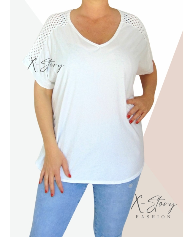 Vállán horgolt, hátul hosszított, laza fazonú felső (fehér)