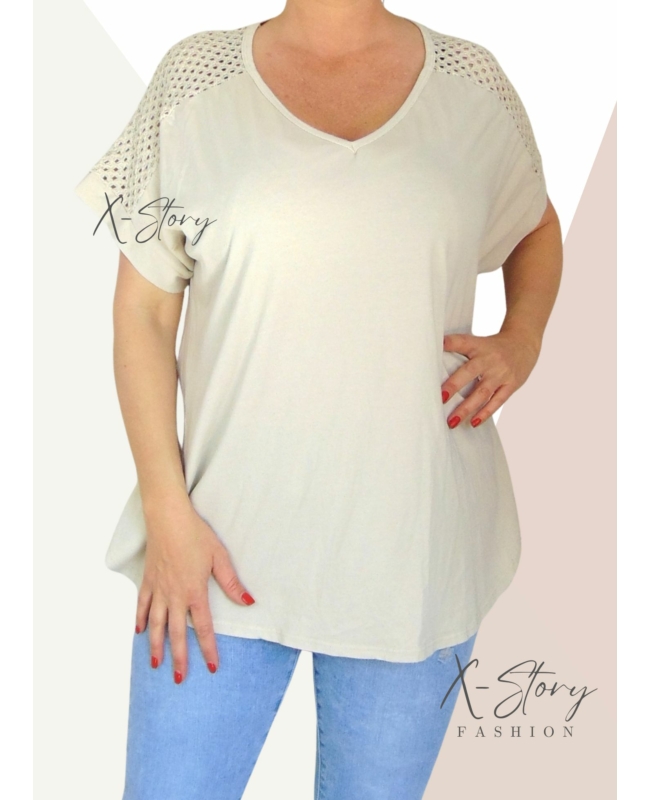 Vállán horgolt, hátul hosszított, laza fazonú felső (bézs)