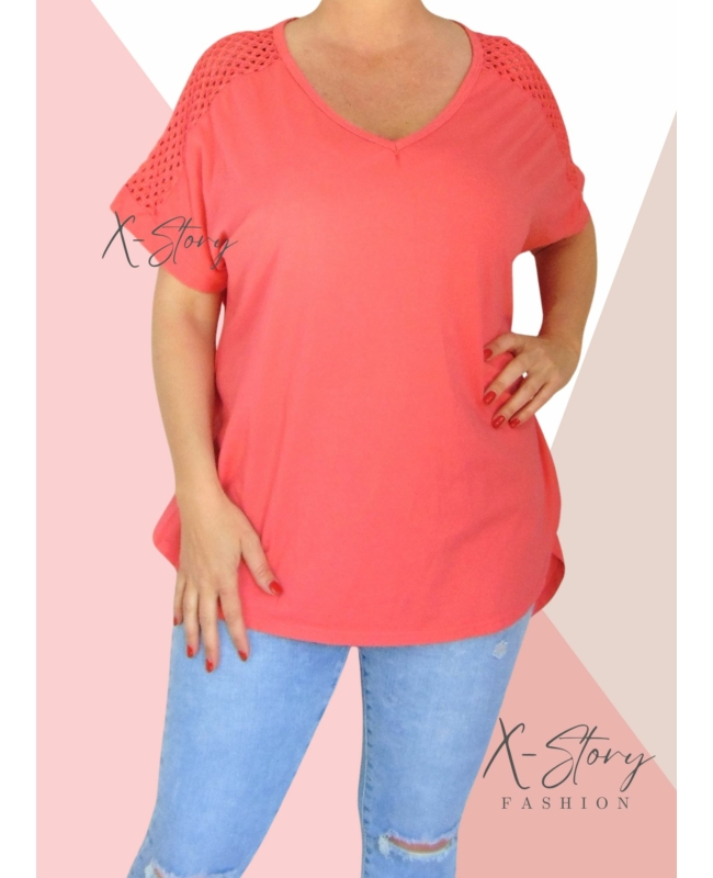 Vállán horgolt, hátul hosszított, laza fazonú felső (korall)